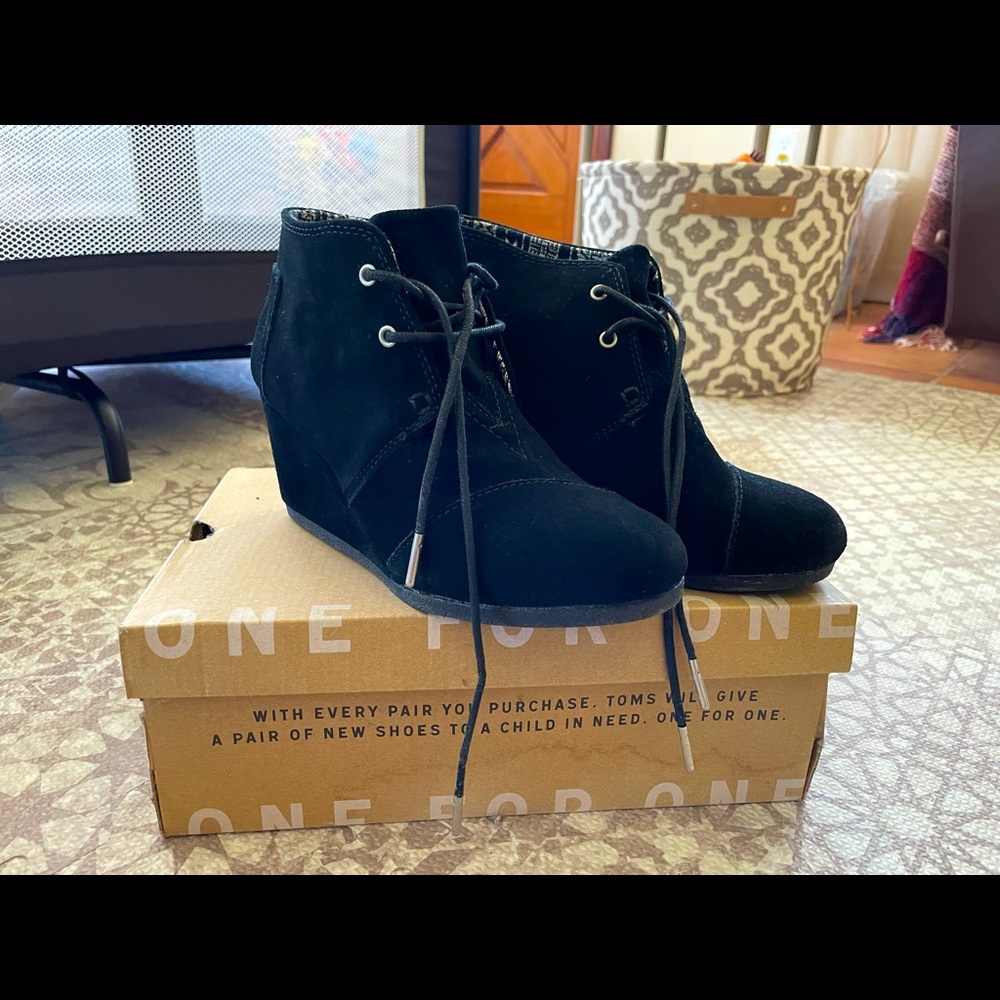 Toms Desert Wedge Black Suede